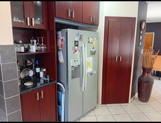 3 BEDROOM TOWNHOUSE FOR SALE IN THATCHFIELD
